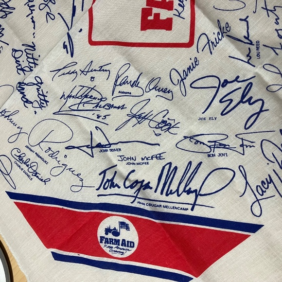 🇺🇸 VINTAGE 1985 🎶FARM AID 🎶BANDANA, SIGNATURES OF WILLIE NELSON & FRIENDS🎸 - Picture 16 of 16